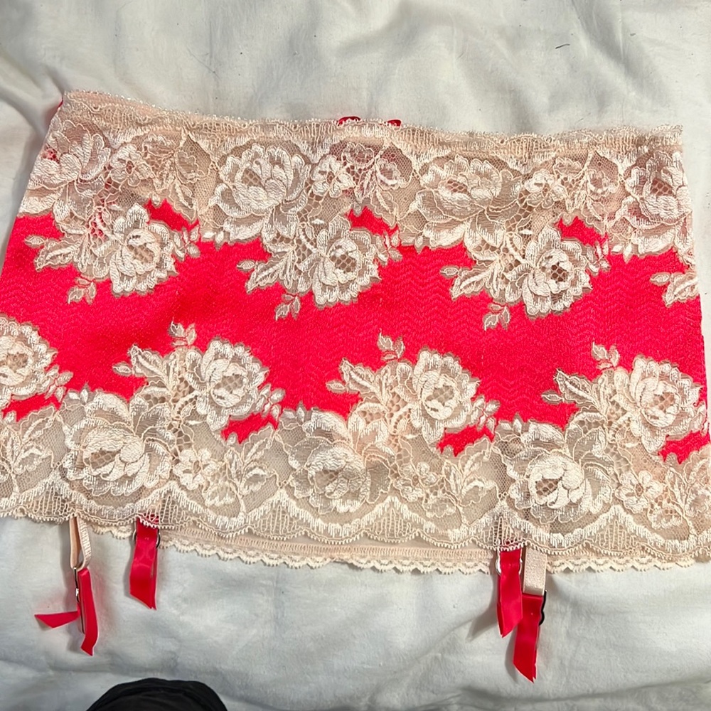 VS garter skirt NWT